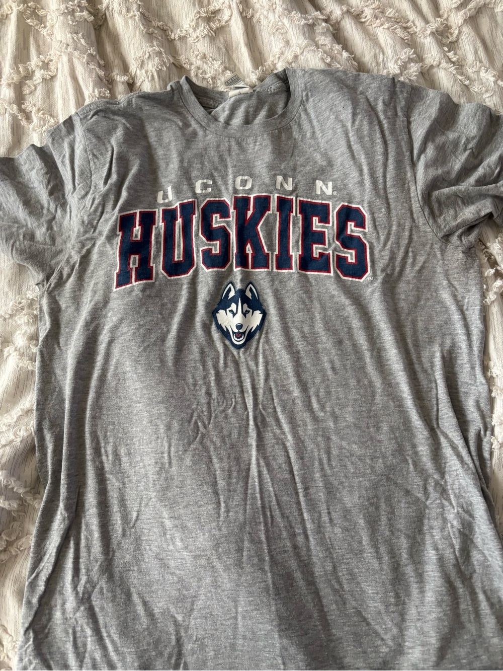 UConn Huskies Gray Graphic T-Shirt Size Large NCAA
